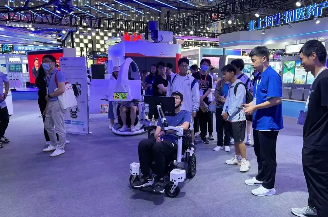 上海市石墨烯功能型平台在第九届中国（上海）国际技术进出口交易会“科技创新＆活力张江”展区登台亮相