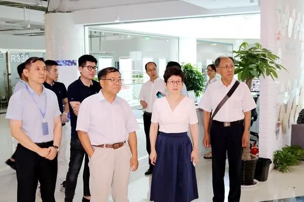 中国石墨烯产业技术创新战略联盟秘书长李义春博士一行 莅临蔚蓝商业公司走访交流