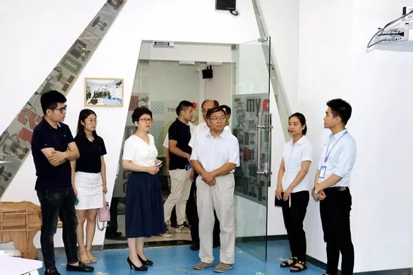 中国石墨烯产业技术创新战略联盟秘书长李义春博士一行 莅临蔚蓝商业公司走访交流