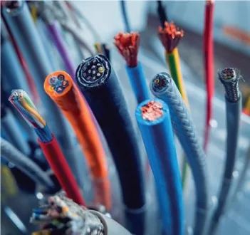 酷暑大“烤”已来，提升电线电缆耐候、阻燃、防开裂等性能的N种方式，哪个最有效？