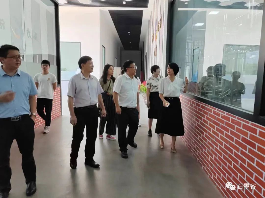 温州大学杨植杨院长等一行莅临万鑫烯碳参观考察