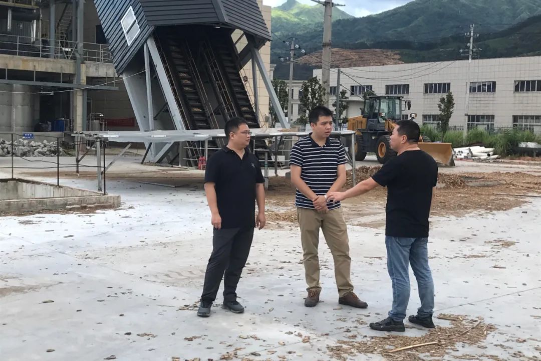 石墨园：全力迎战、力搏风雨，石墨园全力防御台风“杜苏芮