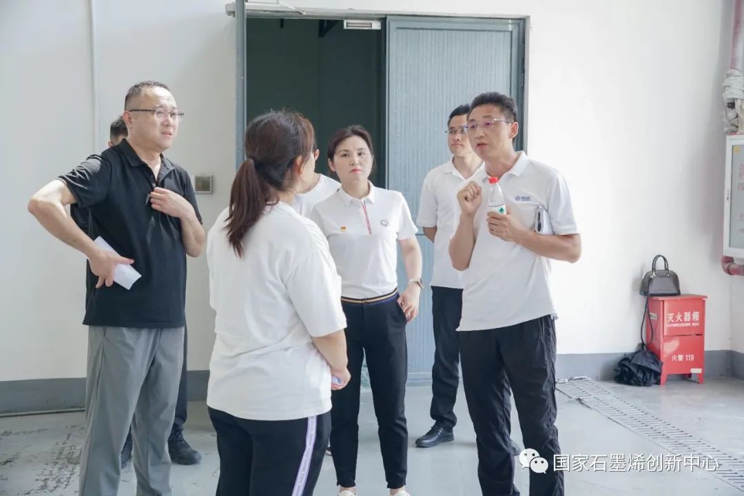 夏日送清凉，慰问沁人心｜石墨烯创新中心联合党支部及工会慰问一线科研人员