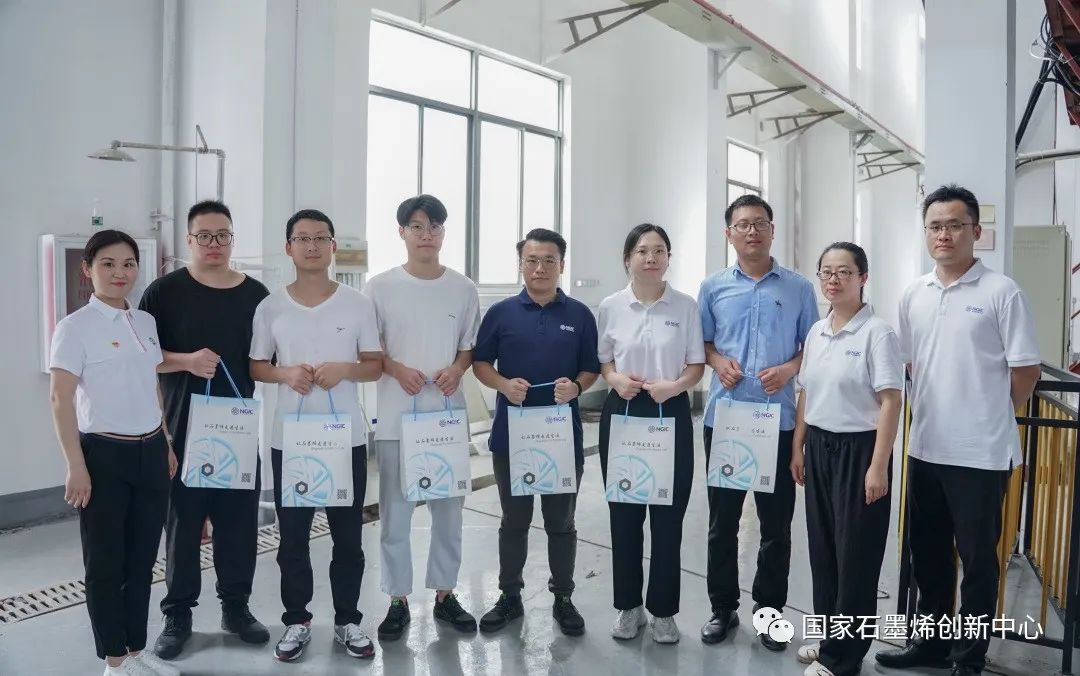 夏日送清凉，慰问沁人心｜石墨烯创新中心联合党支部及工会慰问一线科研人员