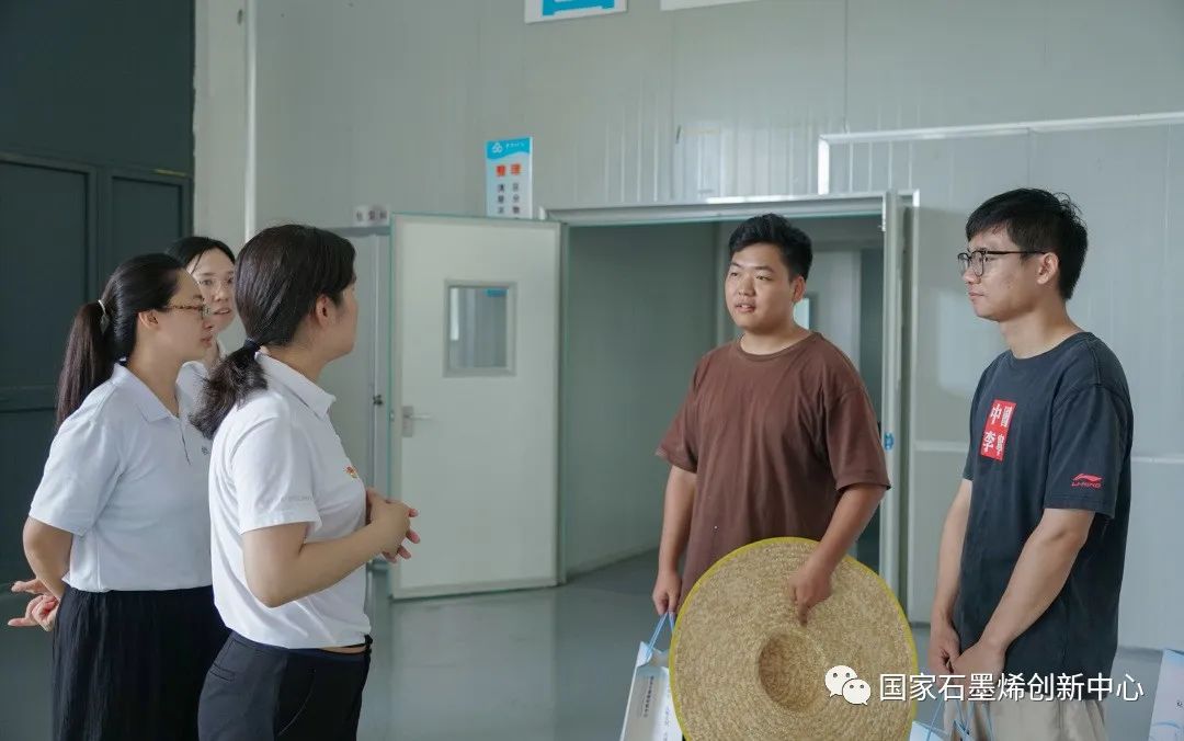 夏日送清凉，慰问沁人心｜石墨烯创新中心联合党支部及工会慰问一线科研人员