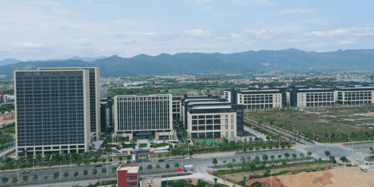 市委书记崔永辉调研火炬石墨烯新材料产业园