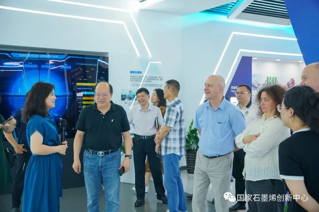 国际交流｜乌克兰国家工程院院士尤里·赛门索夫一行莅临国家石墨烯创新中心调研交流