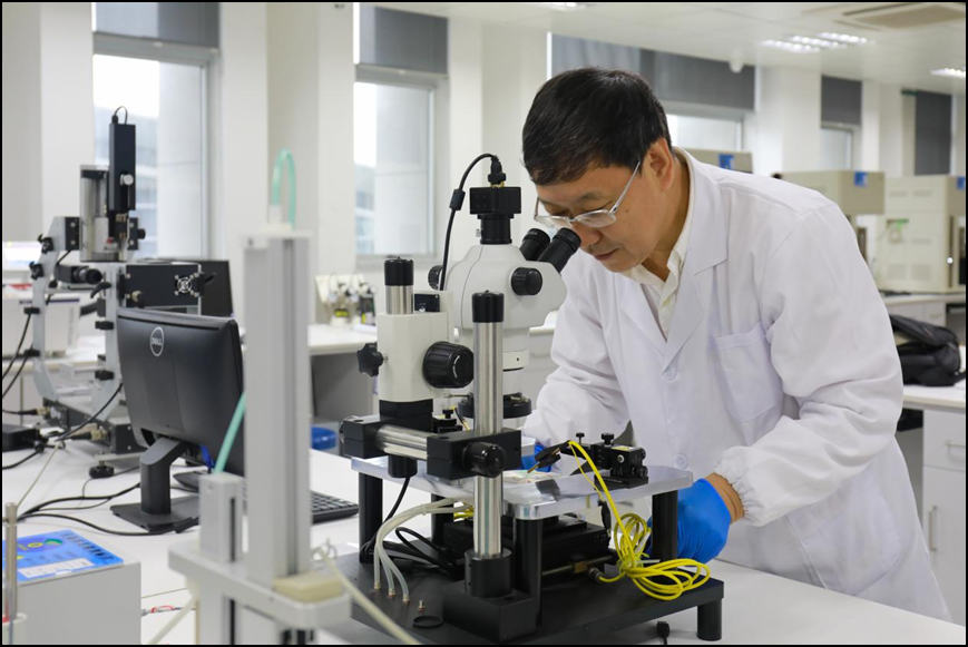 南国清华人物访谈|康飞宇：投身国家科技攻关新“烯”望，“深”耕清华教育改革试验田