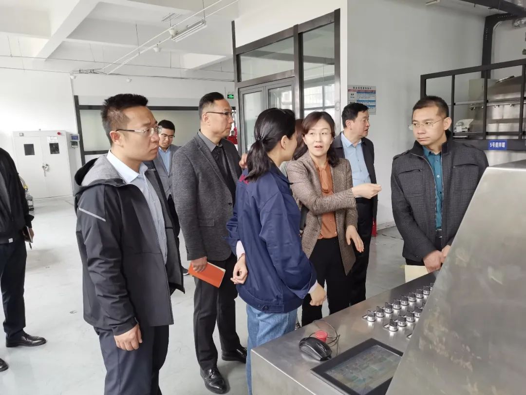 包头市实训队赴华高墨烯考察交流