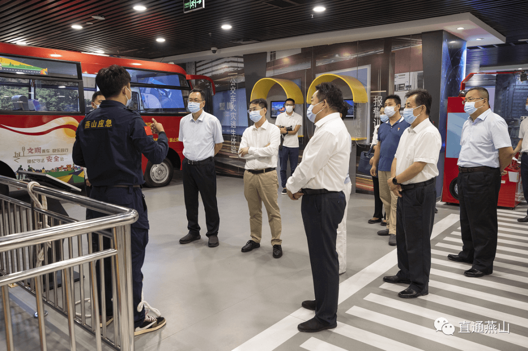 区领导带队围绕“学习宣传贯彻落实市第十三次党代会精神，大力推动经济高质量发展，提高城市精细化管理水平”主题到燕山地区调研