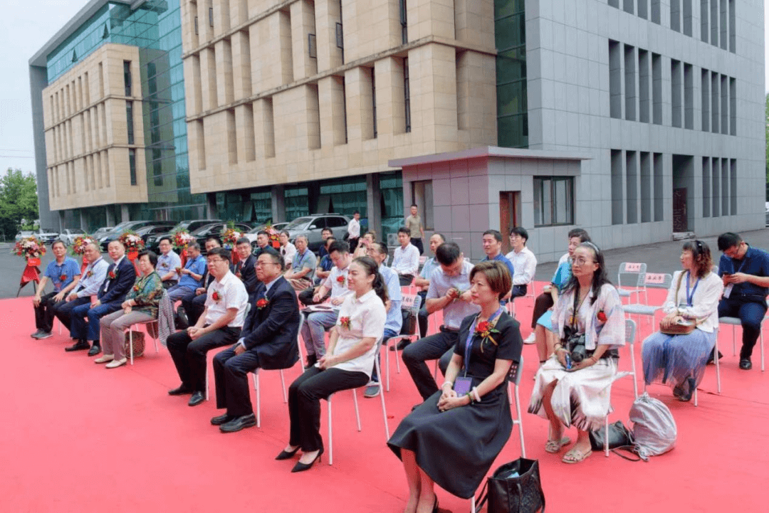 以烯为源·助诸暨产业“稳进提质”——中国（诸暨）石墨烯新材料产业发展高峰论坛暨“科创中国”新材料产业科技服务团诸暨对接会成功举办