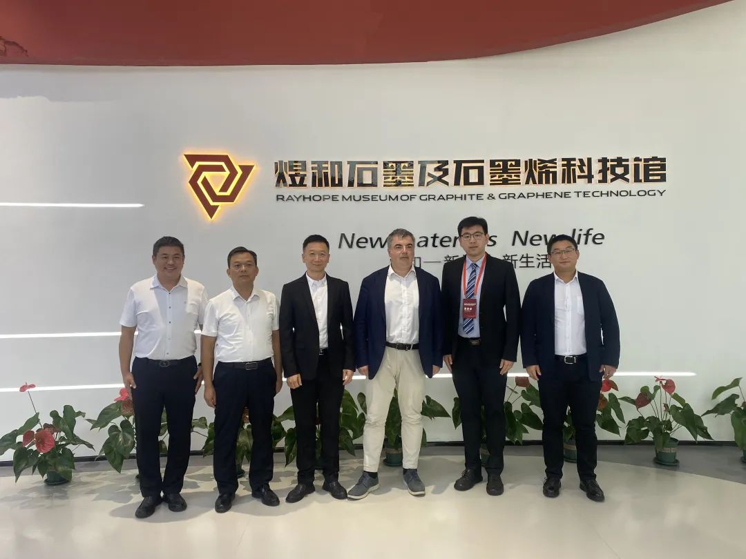 诺奖得主康斯坦丁·诺沃肖洛夫访问煜和集团，聚焦新材料前沿！