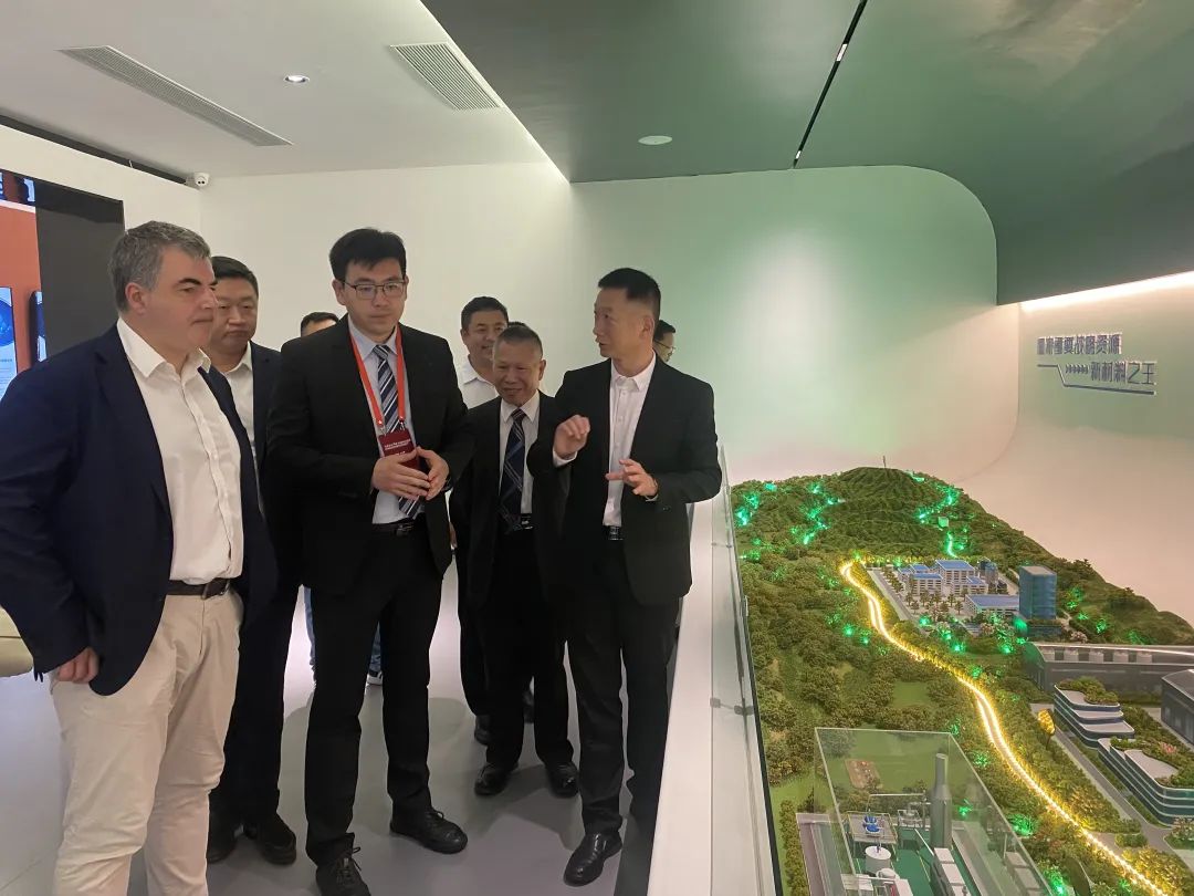 诺奖得主康斯坦丁·诺沃肖洛夫访问煜和集团，聚焦新材料前沿！