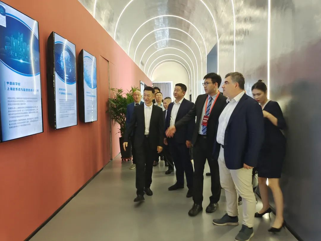 诺奖得主康斯坦丁·诺沃肖洛夫访问煜和集团，聚焦新材料前沿！