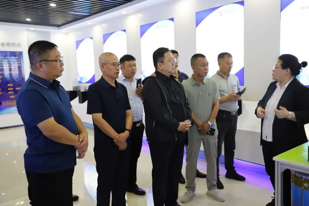 鑫融创集团考察团一行到宝泰隆考察