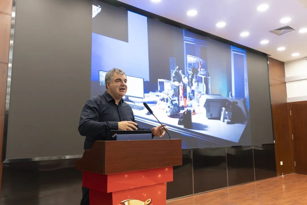 诺贝尔奖获得者Konstantin Novoselov教授访问金属所