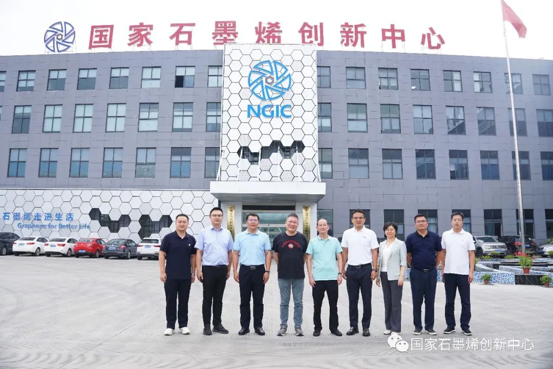 江西省兴国县县委书记李贱贵一行调研考察国家石墨烯创新中心