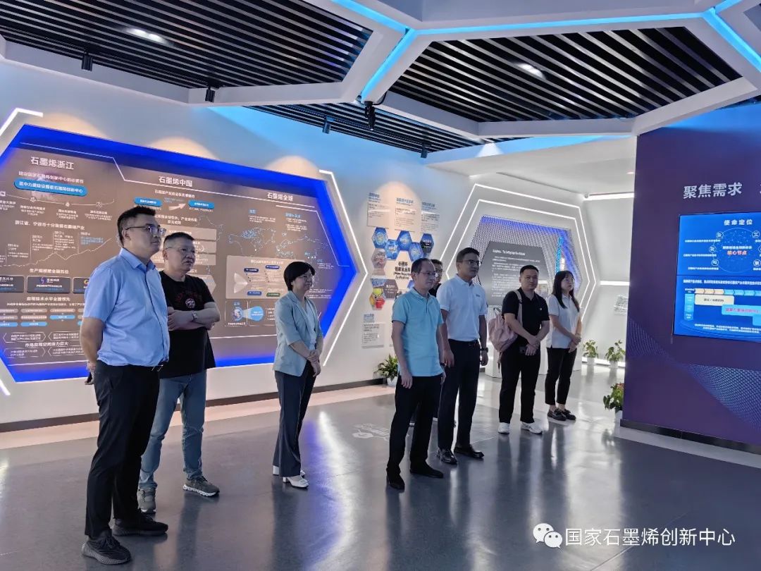 江西省兴国县县委书记李贱贵一行调研考察国家石墨烯创新中心