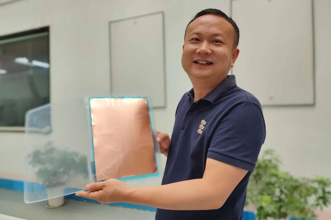 【镇镇有词】“新材料之王”的百变应用！小镇企业柔碳科技“石墨烯+”赋能新能源汽车