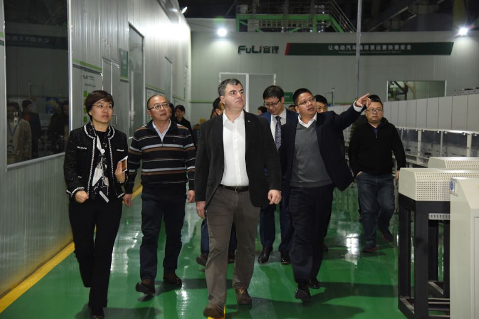 因石墨烯研究获诺贝尔物理学奖，这位教授刚刚来访宁波材料所！