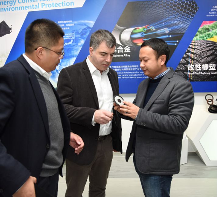 因石墨烯研究获诺贝尔物理学奖，这位教授刚刚来访宁波材料所！