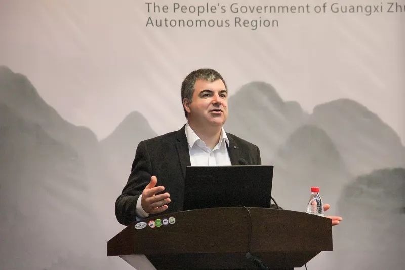 因石墨烯研究获诺贝尔物理学奖，这位教授刚刚来访宁波材料所！