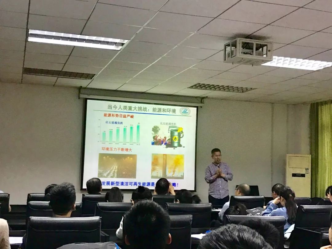 武汉低维材料研究院首席科学家赴武科大作石墨烯行业专题讲座