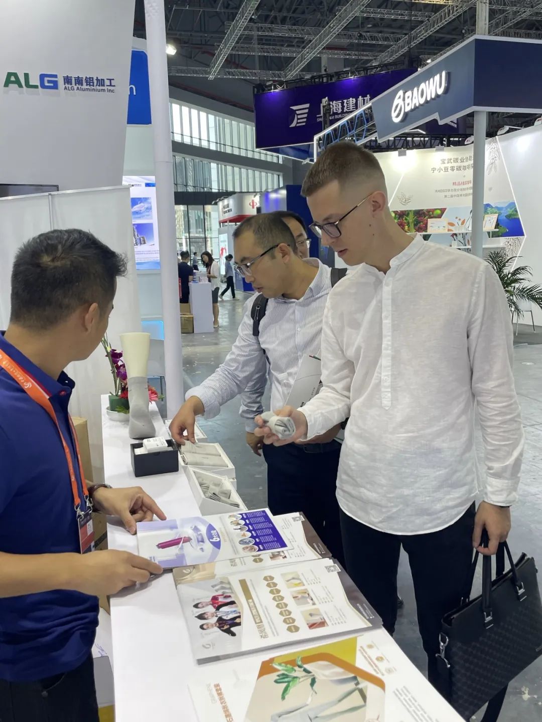 再逢盛事！高烯®石墨烯基碳纤维获第23届工博会新材料产业展“优秀产品奖”！