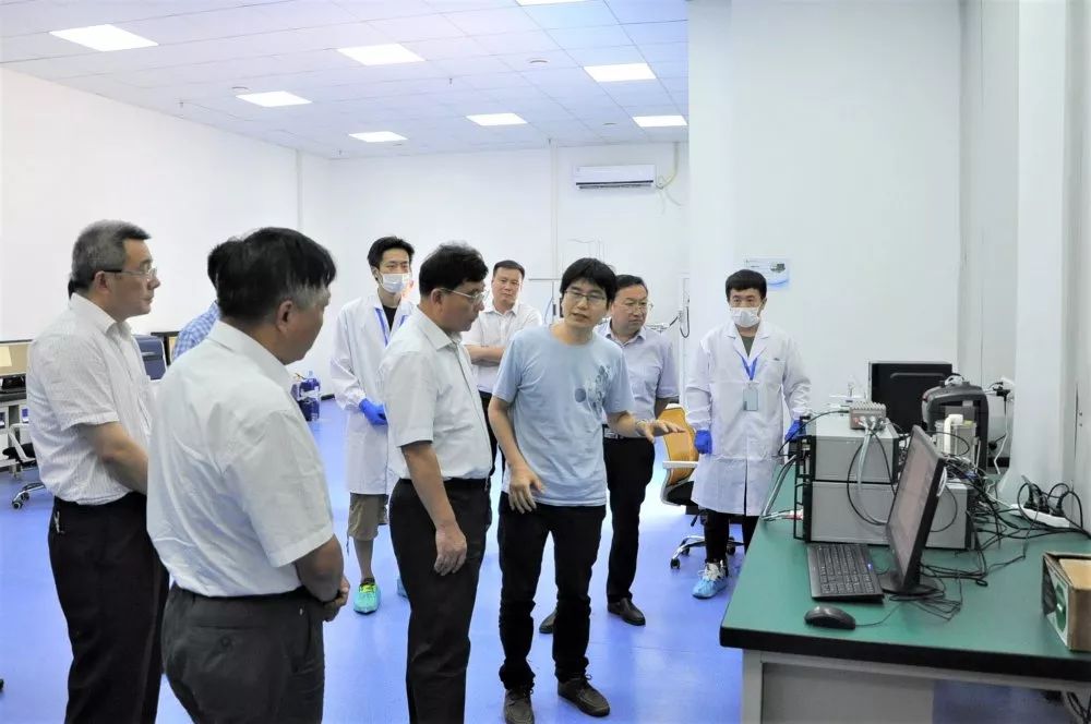 湖北省副省长曹广晶莅临我院专题调研石墨烯产业发展工作