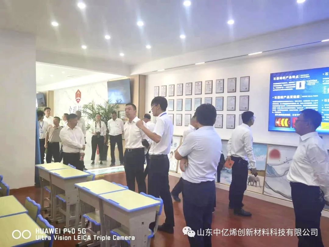 新疆农业农村部领导一行来新疆中科烯材新材料科技有限公司观摩考察