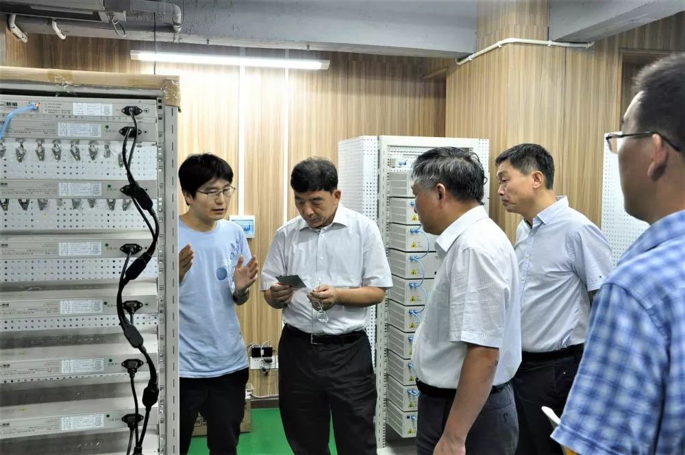 湖北省副省长曹广晶莅临我院专题调研石墨烯产业发展工作