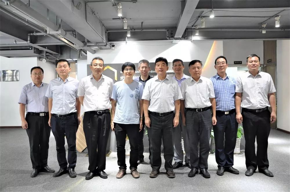 湖北省副省长曹广晶莅临我院专题调研石墨烯产业发展工作