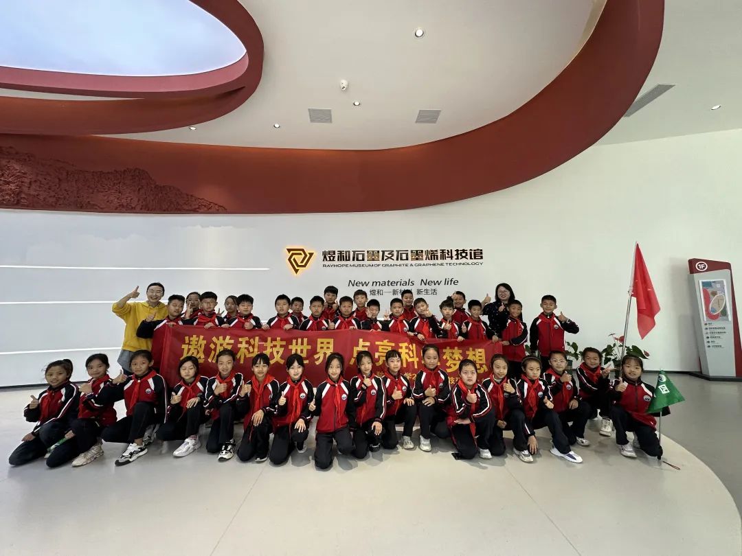 遨游科技世界 点亮科学梦想—数百名学生在煜和科技馆开启科技研学之旅