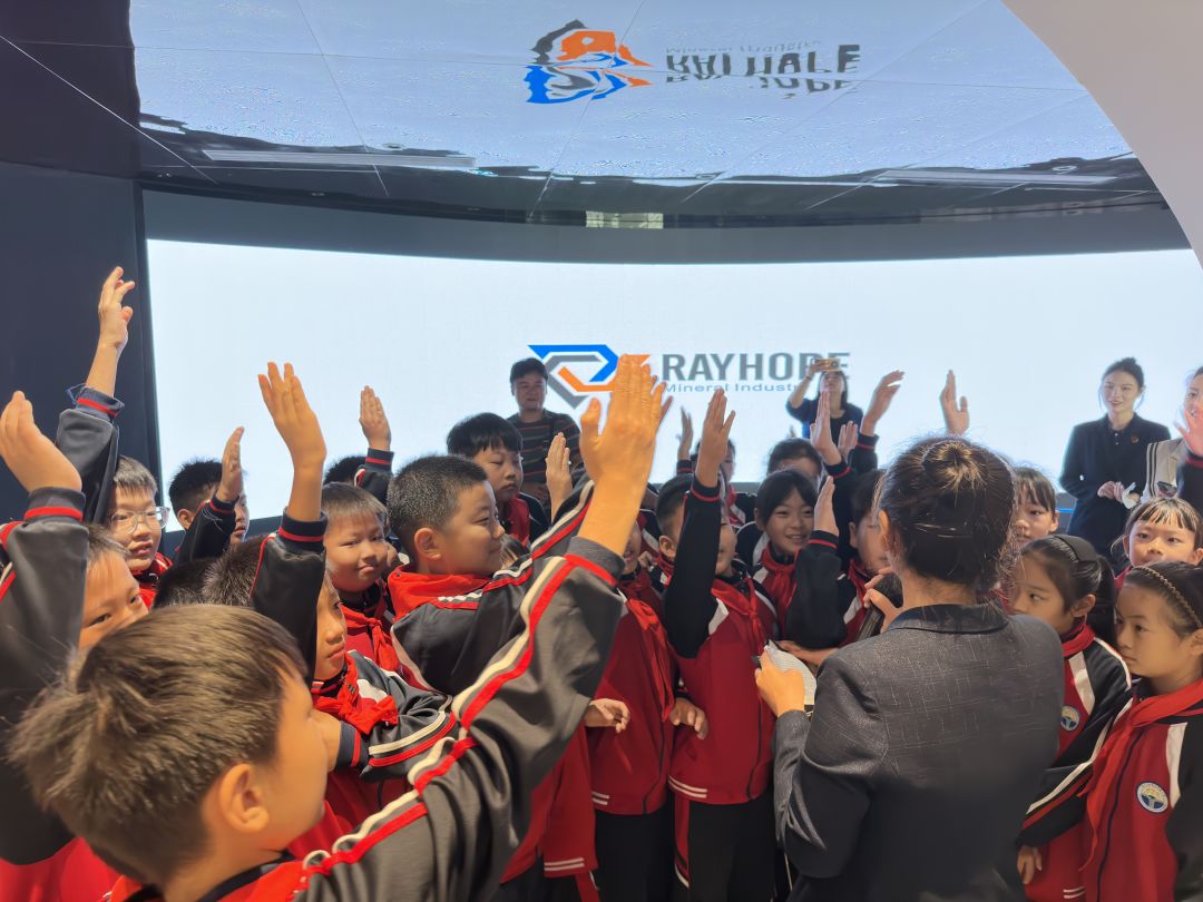 遨游科技世界 点亮科学梦想—数百名学生在煜和科技馆开启科技研学之旅