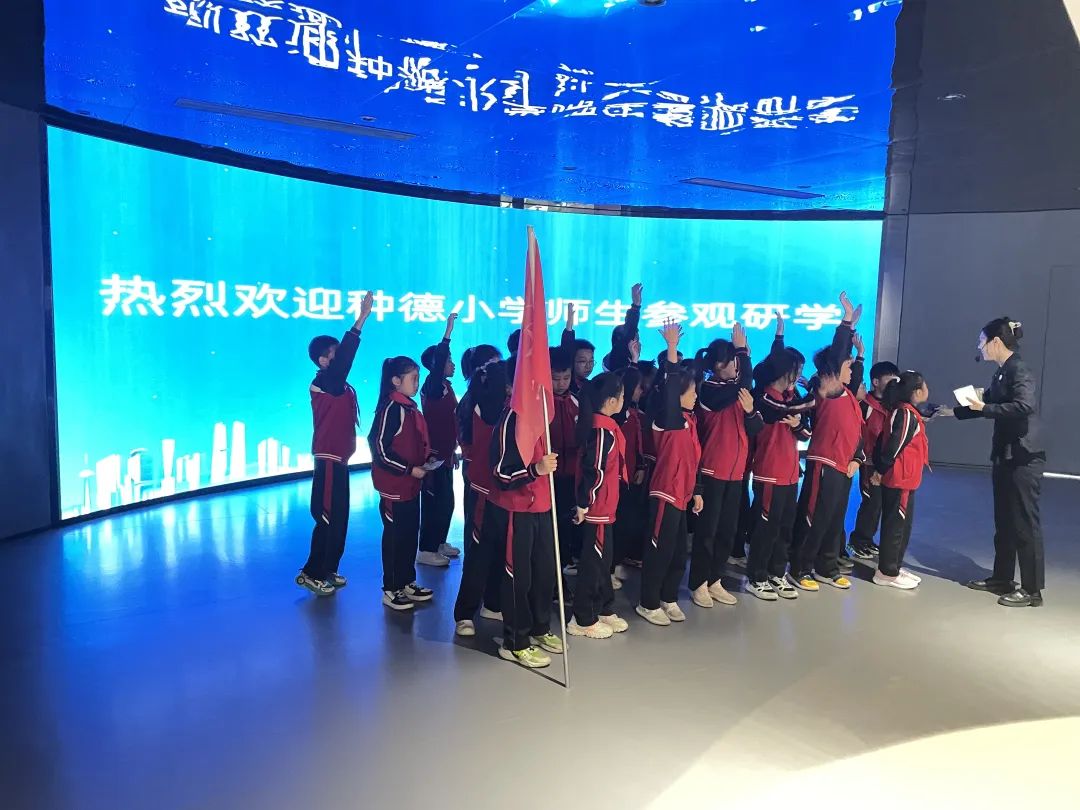遨游科技世界 点亮科学梦想—数百名学生在煜和科技馆开启科技研学之旅