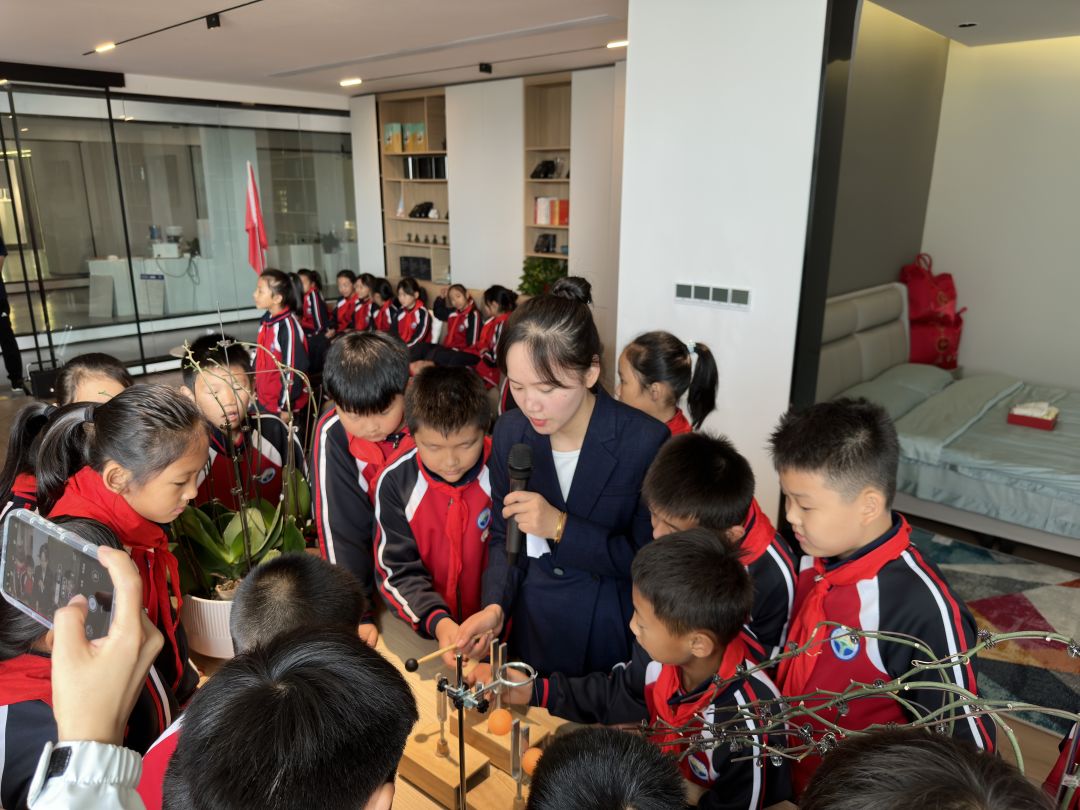 遨游科技世界 点亮科学梦想—数百名学生在煜和科技馆开启科技研学之旅