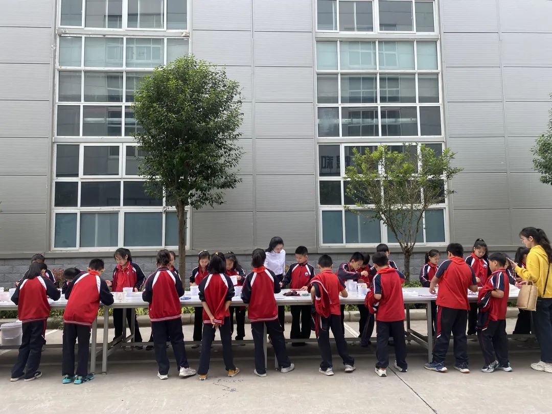 遨游科技世界 点亮科学梦想—数百名学生在煜和科技馆开启科技研学之旅