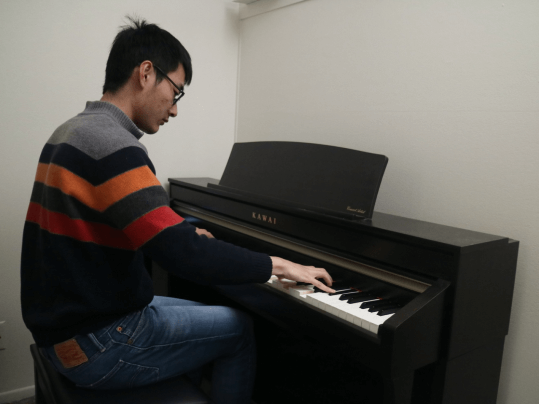 上海交大校友成功在石墨烯纳米带上设计电场可调拓扑相，在可控构建量子比特方面有潜在应用