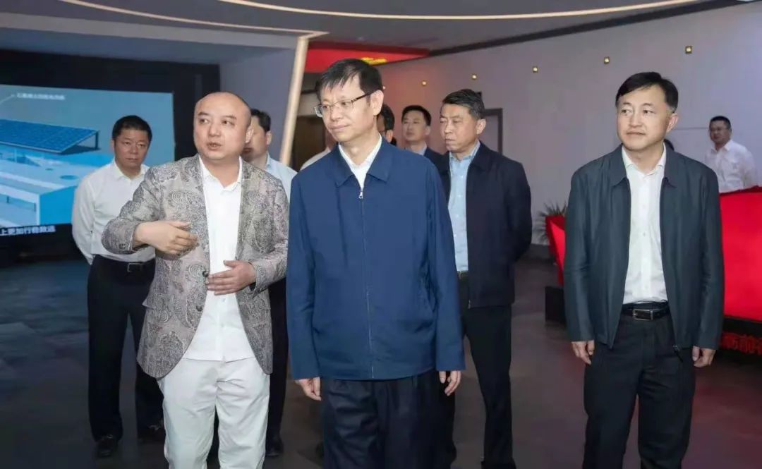 省委常委、市委书记许昆林一行走访德尔集团