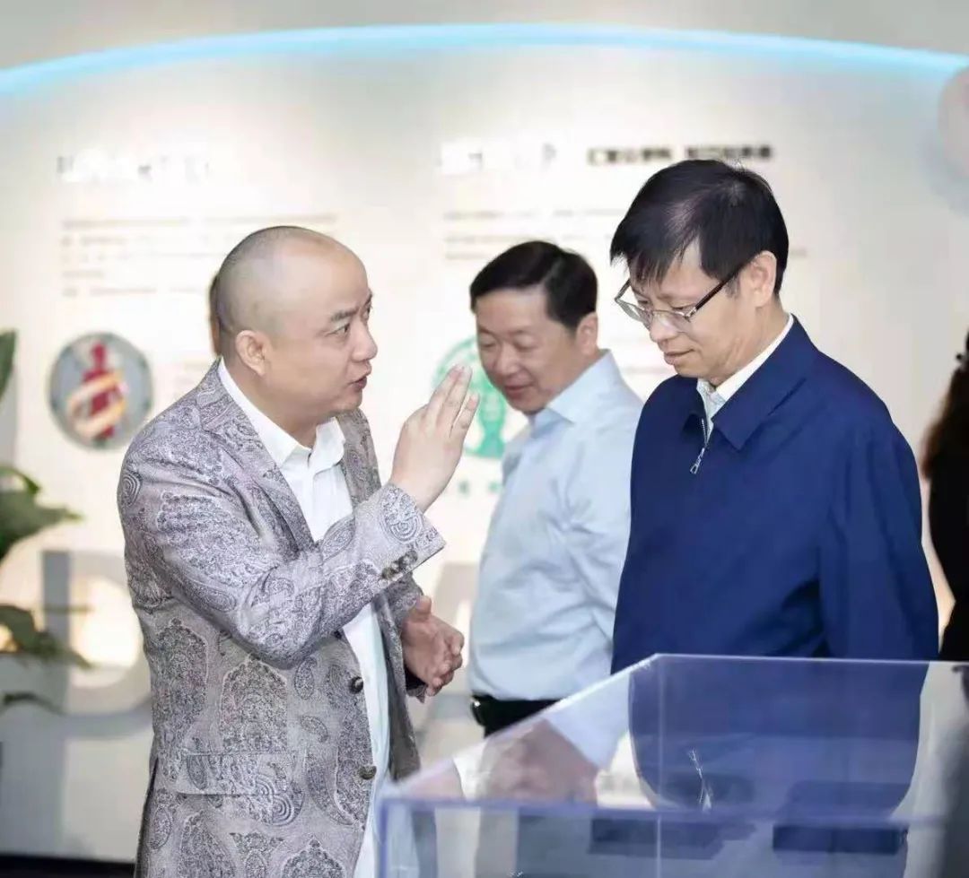 省委常委、市委书记许昆林一行走访德尔集团