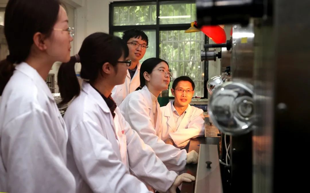 浙大高分子系高超教授团队成果登上《Science》——氧化石墨烯纤维的精确可逆融合与分裂