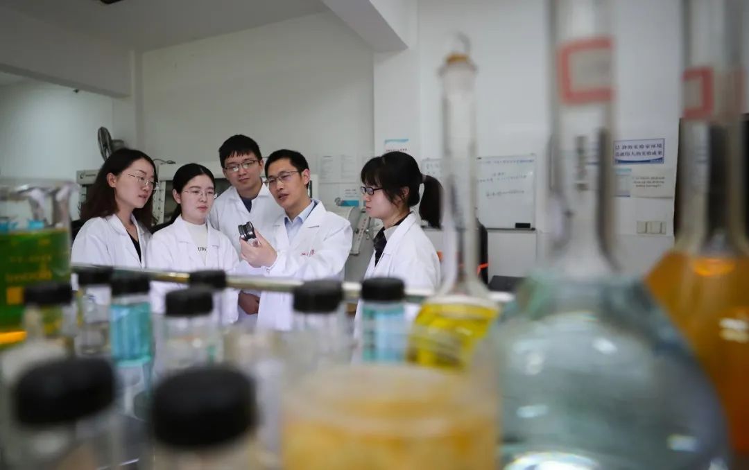 浙大高分子系高超教授团队成果登上《Science》——氧化石墨烯纤维的精确可逆融合与分裂