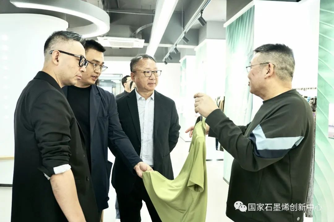 中国纺织工业联合会会长孙瑞哲一行调研考察国家石墨烯创新中心