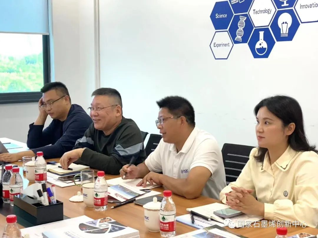 兴国县县委副书记邹芬芬一行考察调研国家石墨烯创新中心