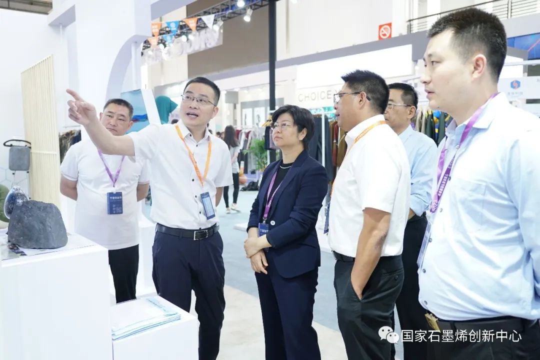 兴国县县委副书记邹芬芬一行考察调研国家石墨烯创新中心