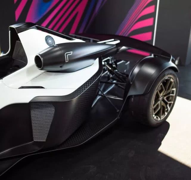 石墨烯复合材料成功应用于车身面板和工装部件