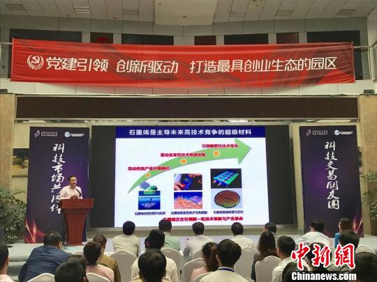 2017春拍镇海专场现场。　胡哲斐 摄