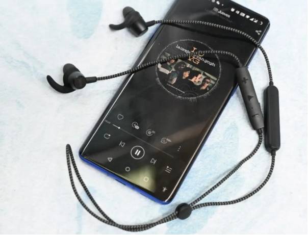 耳机为运动添色彩，高质感蓝牙耳机，酣畅音质点亮心情