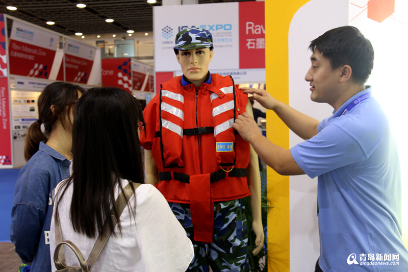 石墨烯大会开幕 青岛造石墨烯航空轮胎首亮相