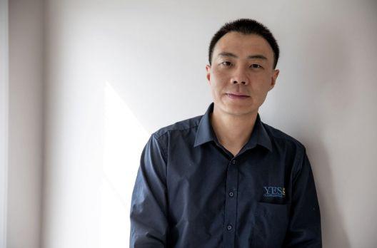 美国《彭博商业周刊》记录了一位华人科学家赵鑫的故事，图片来自Bloomberg